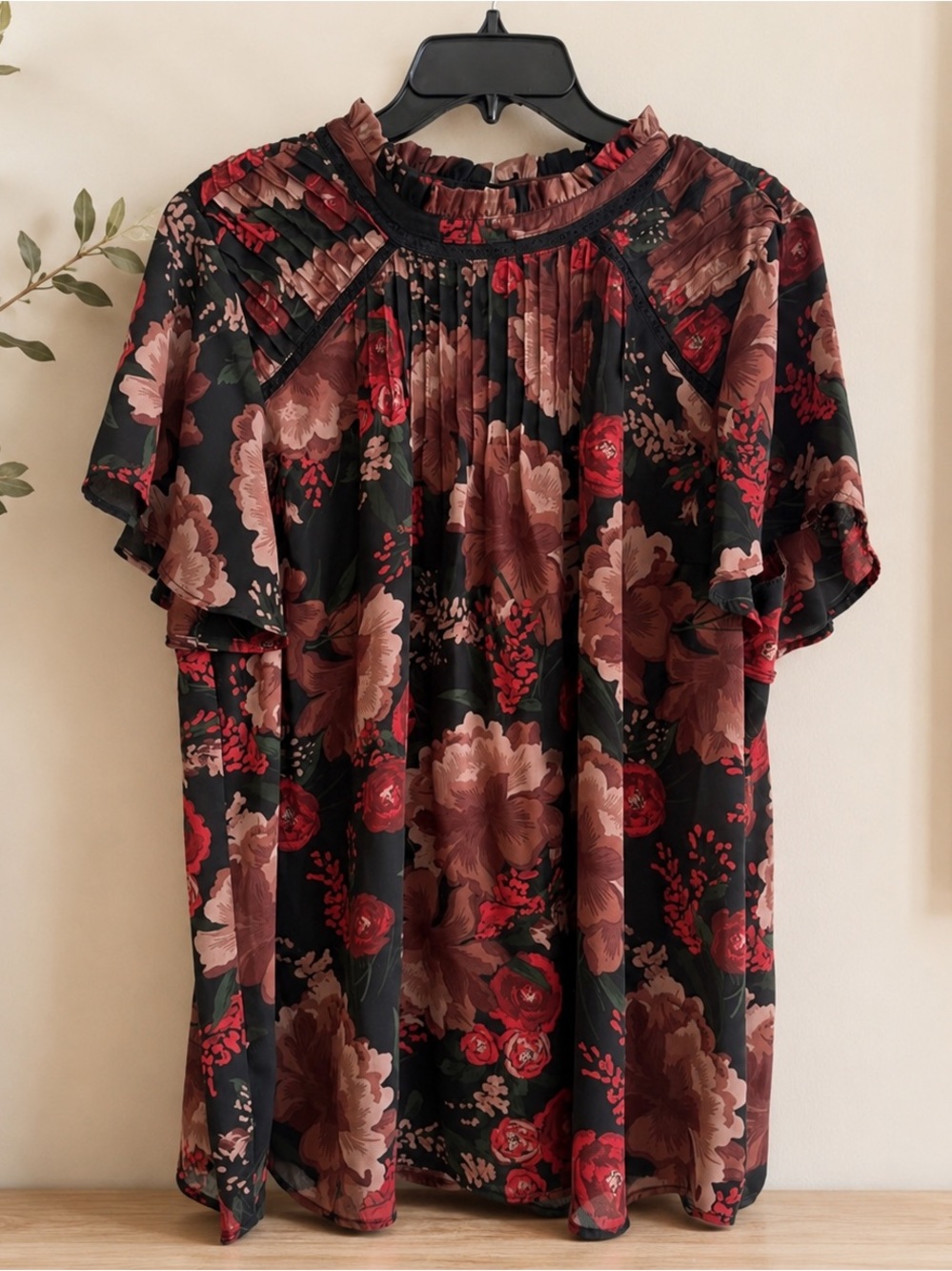 Torrid Size 2 Floral Blouse | Ruffle Neck Lace Detail | Plus Size